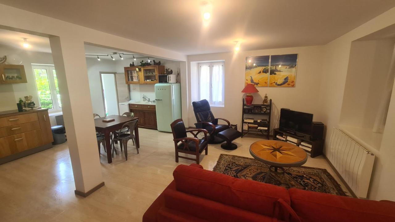 Appartement le bonheur est parfois cache dans l'inconnu II Le bonhomme Extérieur photo